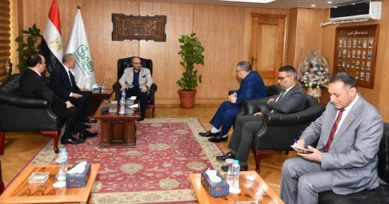 محافظ الفيوم يتابع مع مستشاري النيابة الإدارية جهود مكافحة الفساد