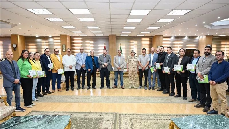 محافظ الشرقية يكرم المستشفيات المتميزة بعد إنجاز 1383 عملية جراحية في اليوم الطبي