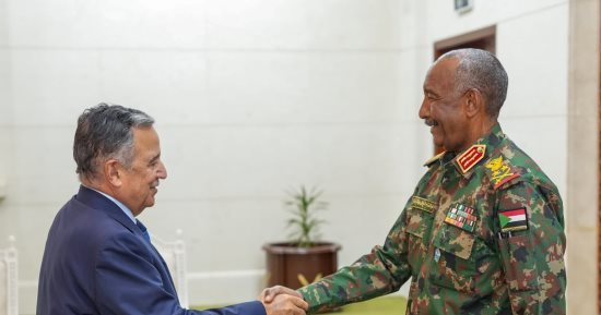 نبيل فهمي يبحث مع البرهان إنهاء الحرب في السودان ويؤكد رفض الهياكل الموازية للدولة