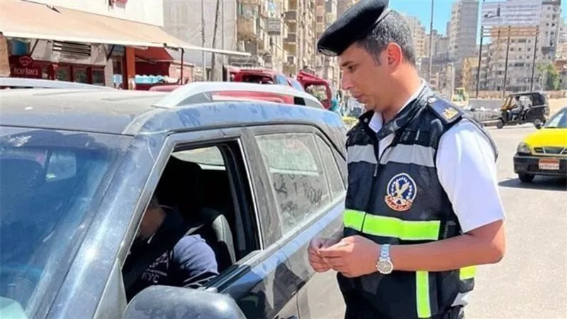 ضبط 106 آلاف مخالفة مرورية و5 أطنان دقيق مهرب و8 ملايين جنيه حصيلة الاتجار في النقد