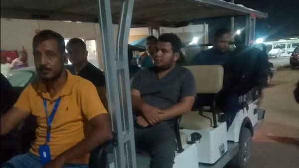 مستشفيات قنا الجامعية توفر «طفطف» خاصًّا لنقل العاملين المقيمين بمبنى نون إلى المبنى السكني