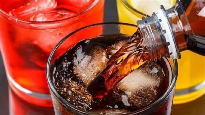مشروبات يجب تقليلها لدى الأطفال والمراهقين لتحسين النوم والتركيز
