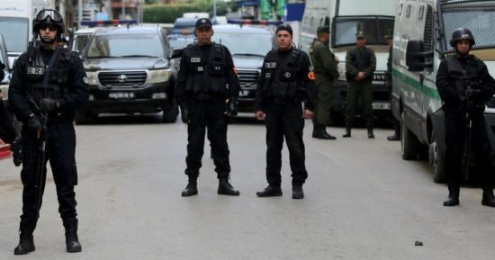 الجزائر تفكك شبكة عابرة للحدود لتجارة المخدرات وغسيل الأموال