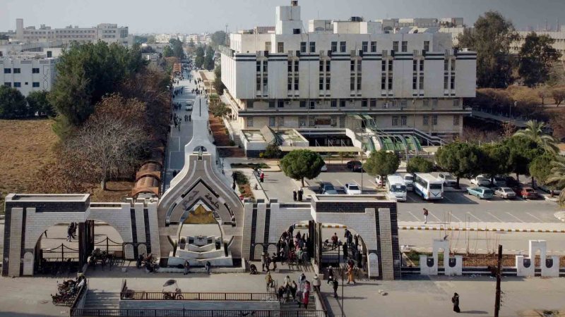 كف يد موظفين في جامعة حمص لانتسابهم إلى ميليشيات مسلحة فترة النظام البائد