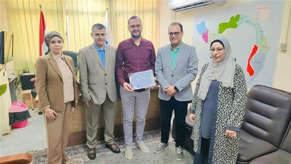 صحة قنا تكرم المتميزين في تقديم خدمات الرعاية الصحية بوحدة الخطارة (صور)