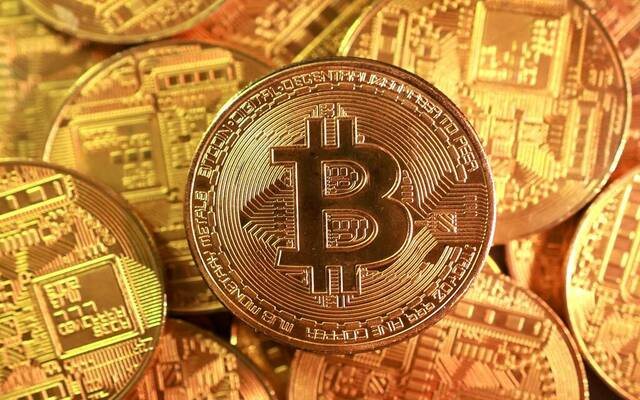 "بيتكوين" تهبط دون 80 ألف دولار مع توقف مشتريات "ستراتيجي"