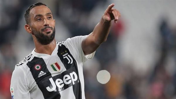اقتراب نجم المغرب من منصب إداري بميلان الإيطالي