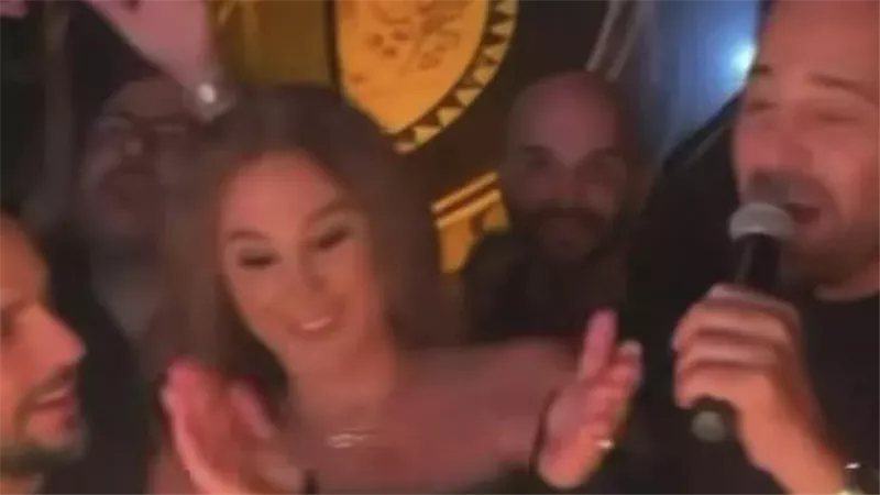 بعيدك يلي أنتِ العيد، إليسا تشارك عاصي الحلاني ونجله الوليد الغناء في عيد ميلادها (فيديو)