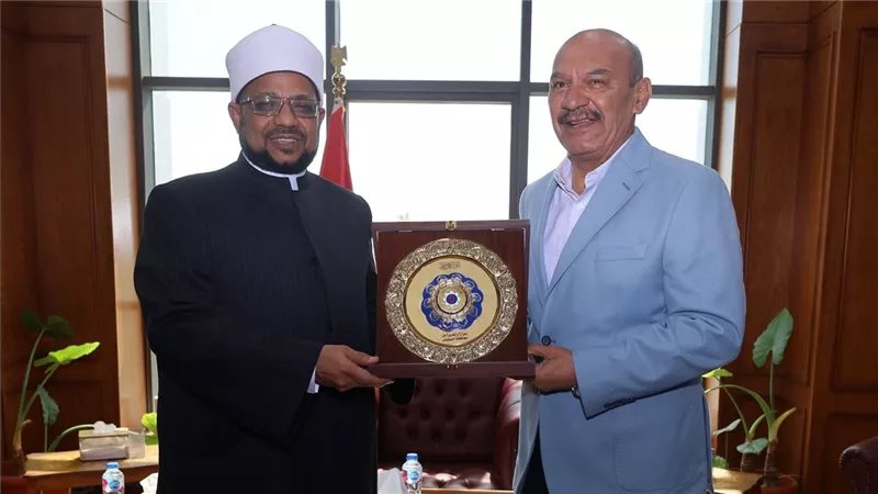 أمين "البحوث الإسلامية" ومحافظ السويس يبحثان سبل تعزيز التعاون في نشر الوعي