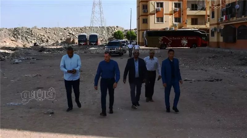 محافظ أسوان يوجه بإزالة الأدوار المخالفة بامتداد الإسكان المميز وحي العقاد (صور)