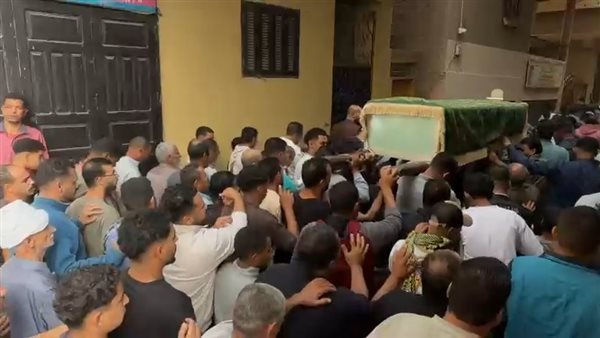 بالدموع والدعاء، تشييع جثمان إكرامي محمد شفيق ضحية حادث إطلاق النار بالسودان (صور)