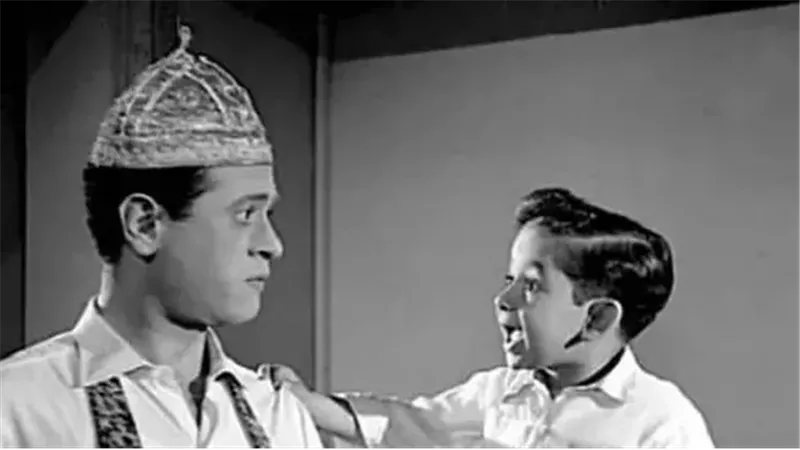 عبد المنعم إبراهيم، "عصفور السينما المصرية" الذي أوصى بخروج جنازته من المسرح القومي