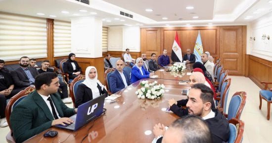 محافظ كفر الشيخ يناقش حوكمة الخدمات الحكومية وجودة مياه الشرب وانتظام وصولها