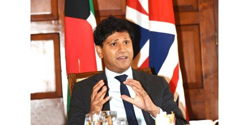 السفير البريطاني: ملتزمون بأمن الكويت واستقرارها.. والتعاون الدفاعي بين البلدين مستمر