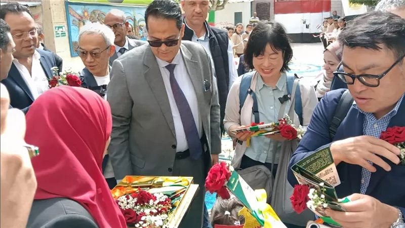 وفد ياباني يتفقد منظومة التعليم في مدارس التوكاتسو بالغربية