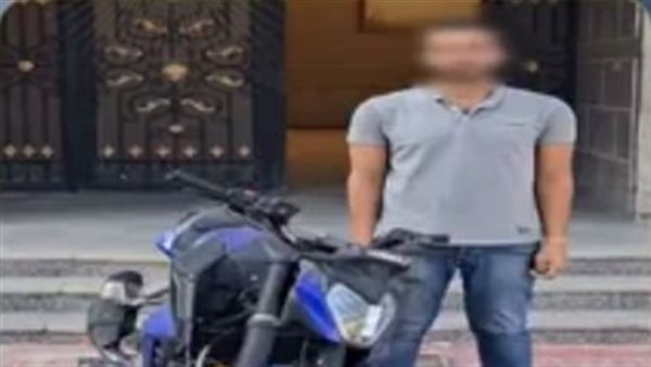 بيعمل شو على الأسفلت، ضبط قائد دراجة نارية لأدائه حركات استعراضية في الفيوم