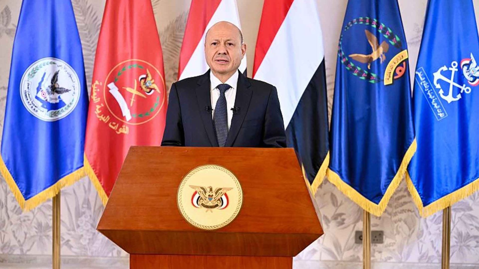 العليمي يعلن بدء العمليات العسكرية لاستعادة الأراضي اليمنية وبسط سلطة الدولة عليها