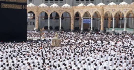 خطيب المسجد الحرام: الإيمان بالله من أعظم أسباب سكينة النفس وطمأنينة القلب