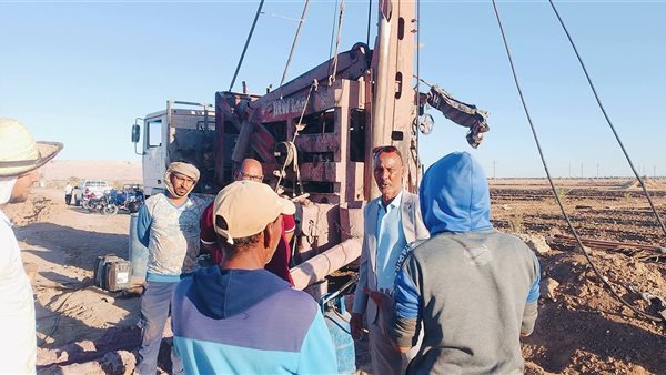 رئيس مركز باريس يتفقد أراضي الدولة بقرى عدن ويراجع تراخيص آبار المياه بالوادي الجديد
