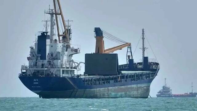 هروب السفن من الموانئ التقليدية يربك سوق الوقود