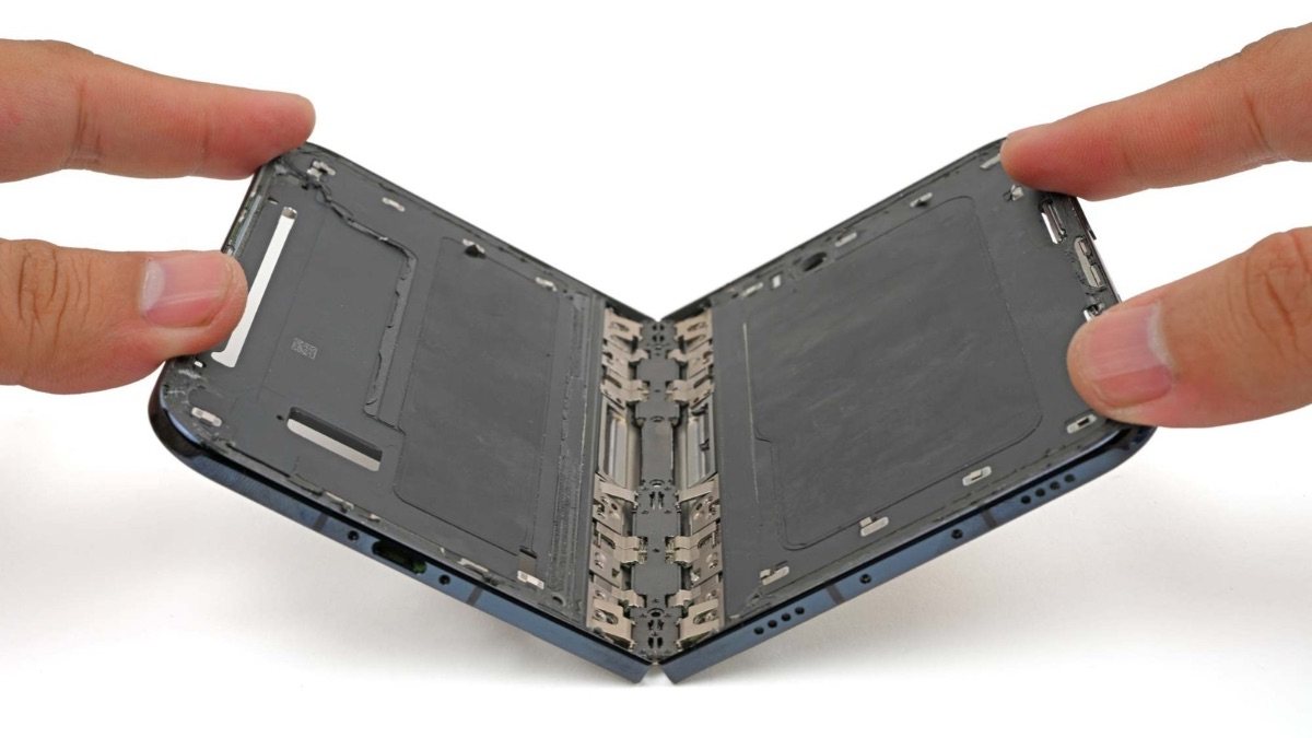 تفكيك iPhone Duo يكشف أسباب محتملة لمشاكل الشاشة