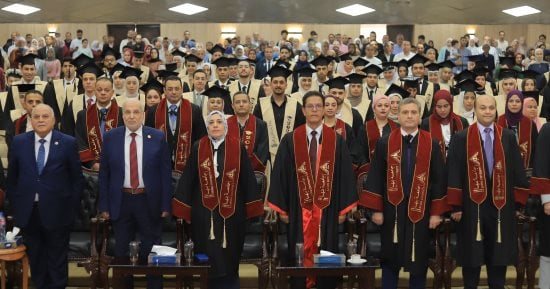 جامعة بنها تحتفل بتخرج أول دفعة من طلاب كلية العلاج الطبيعي.. صور