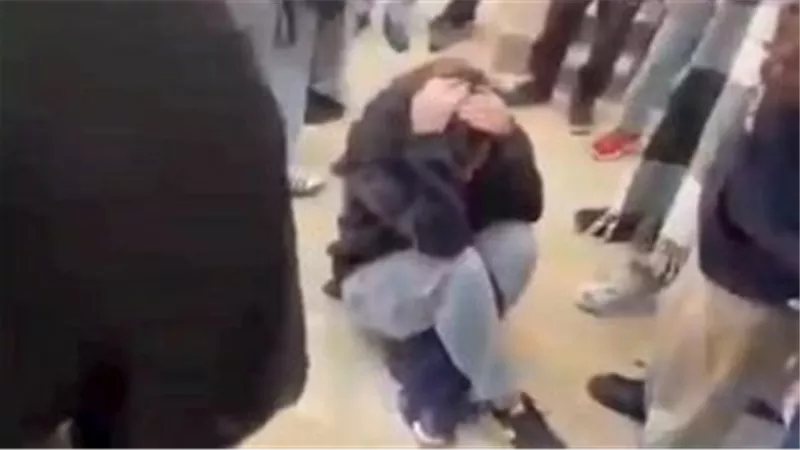 التفاصيل الكاملة لطعن حفيد مشير عثمان على يد نجل برلماني و5 آخرين بالتجمع