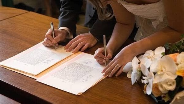 وعد بالزواج ينتهي بأزمة.. طالب يرفض الزواج من فتاة بعد حملها في الشهر الثامن