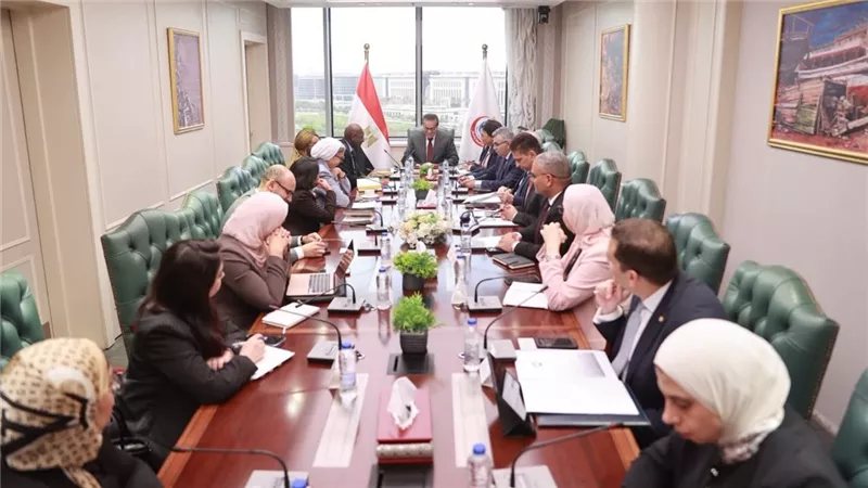 عبد الغفار يبحث مع بنك التنمية الأفريقي التوسع في التأمين الصحي الشامل