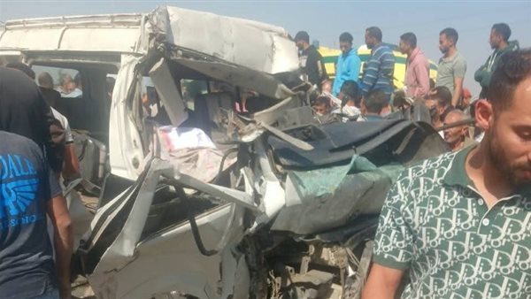 بالأسماء، مصرع شخصين وإصابة 15 آخرين في تصادم ميكروباص وسيارة نقل بالدقهلية