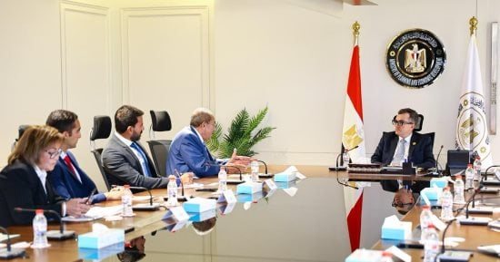 وزير التخطيط يبحث مع جامعة «إسلسكا» تجديد الشراكة لتطوير مهارات الكوادر الحكومية