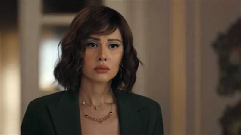 ياسمين رئيس تروي تفاصيل وفاة والدتها بالسرطان (فيديو)