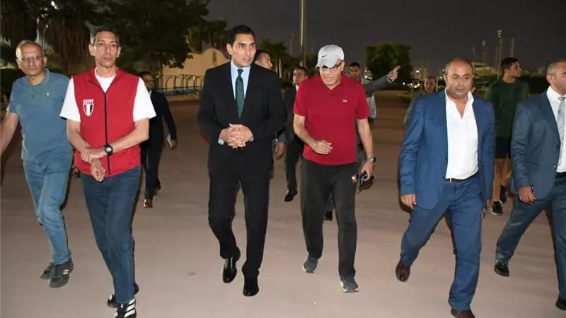 جولة مفاجئة لوزير الرياضة باستاد القاهرة (صور)