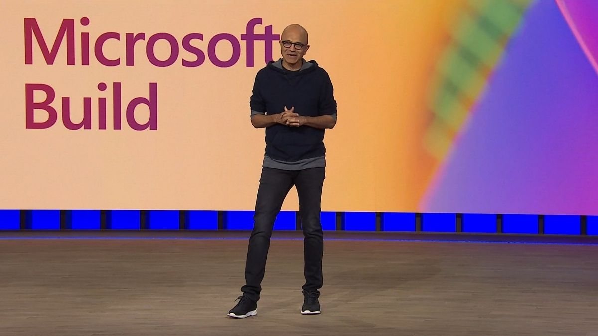ساتيا ناديلا يواجه تحدي إعادة ابتكار Microsoft في عصر الذكاء الاصطناعي