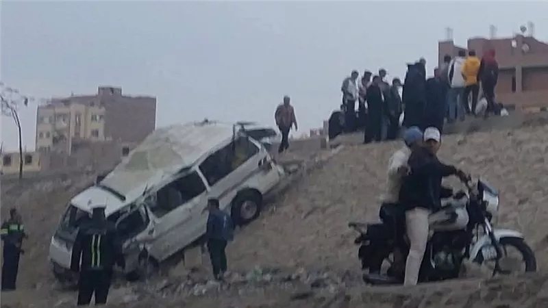 مصرع 3 أشخاص وإصابة 4 آخرين في سقوط ميكروباص بترعة بالغربية