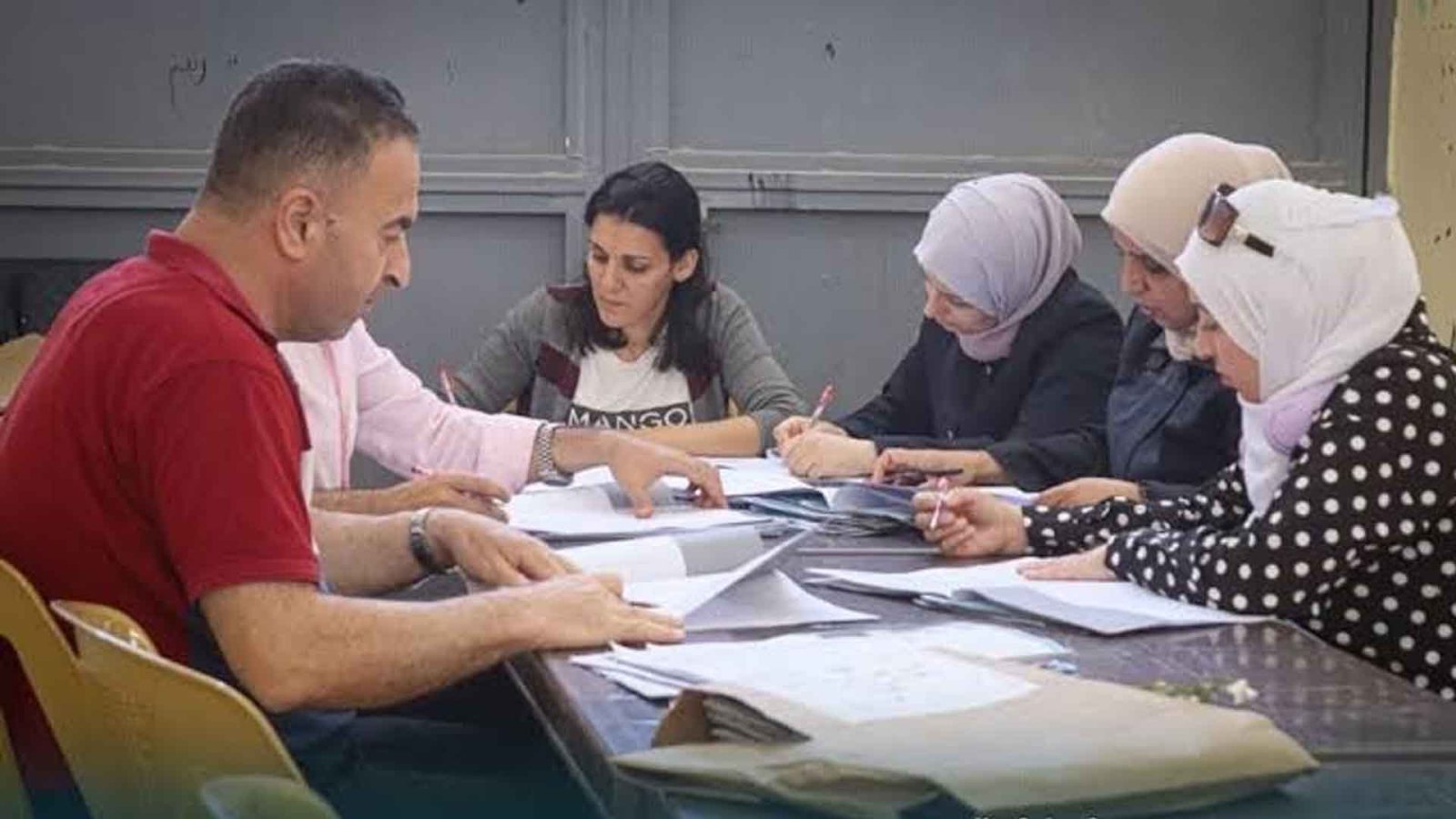 وصفوها بـ”المخجلة والصادمة”.. معلمون لـ”الوطن”: 2000 ليرة جديدة “فقط” أجرة المراقبة والتصحيح لكامل امتحانات “التاسع والثانوية”!