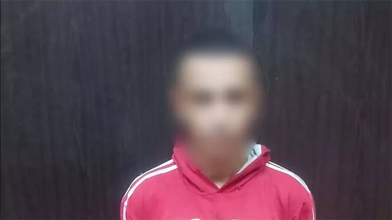 طالب بالعمرانية يوهم راغبي شراء المخدرات بتوفيرها عبر الإنترنت، والأمن يضبطه