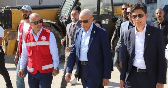 محافظ شمال سيناء يصطحب سفير بروناي لتفقد مخازن المساعدات اللوجستية للهلال الأحمر بالعريش