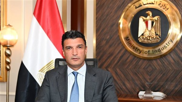 وزير الصناعة: خطة لوقف تصدير خامات الصناعات التعدينية وتعزيز التصنيع المحلي