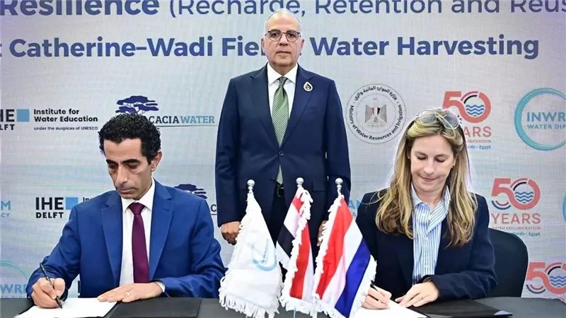 وزير الري يشهد اتفاقا لإنشاء 50 بحيرة جبلية لمياه الأمطار وحماية جنوب سيناء من السيول