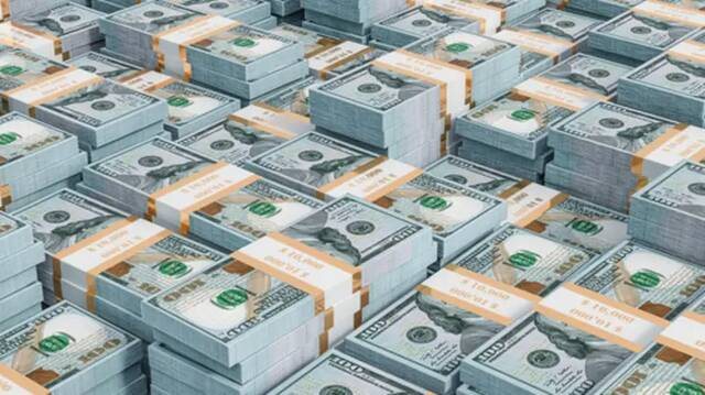 الدولار يرتفع مع ترقب الأسواق قرارات أسعار الفائدة