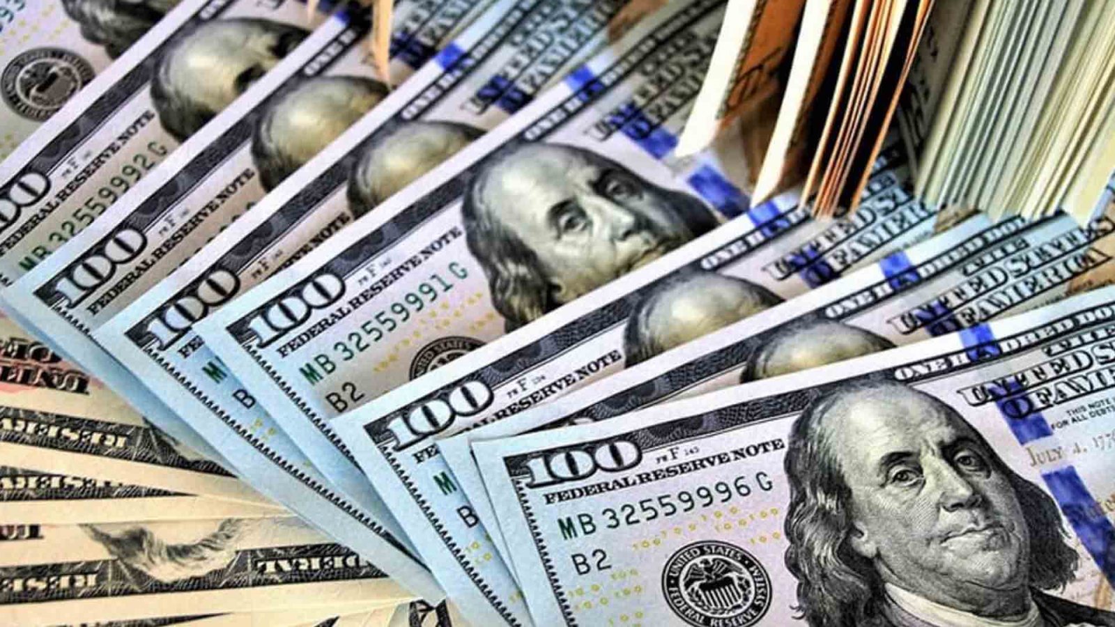 الدولار يتجاوز 142 ليرة.. ماذا يخفي هذا الارتفاع؟
