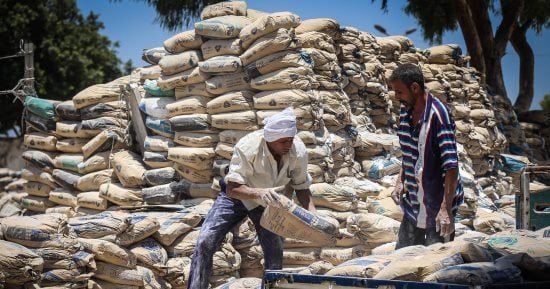 5.3 مليون طن في المخازن.. بيانات التموين تفجر مفاجأة عن سوق الأسمنت