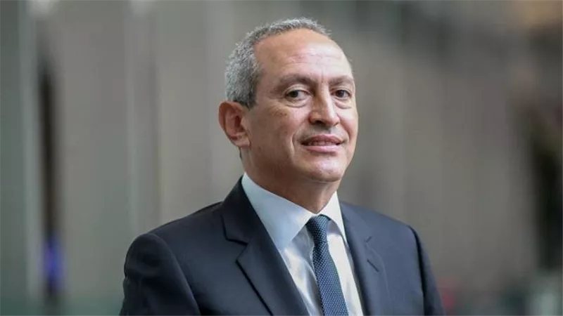 ناصف ساويرس يعتزم مقاضاة جيمي كاراجر بعد إساءته لنادي أستون فيلا