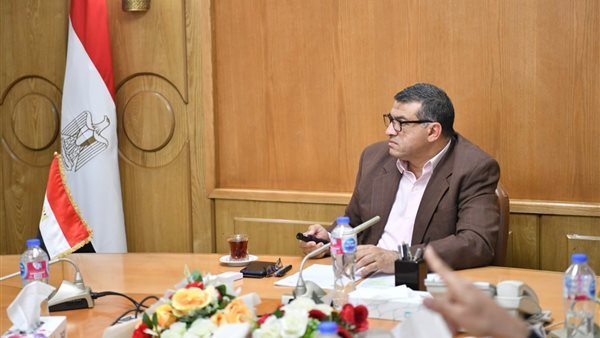 محافظ قنا يتابع الموقف التنفيذي لمشروعات "حياة كريمة" تمهيدًا لبدء التشغيل التجريبي (صور)