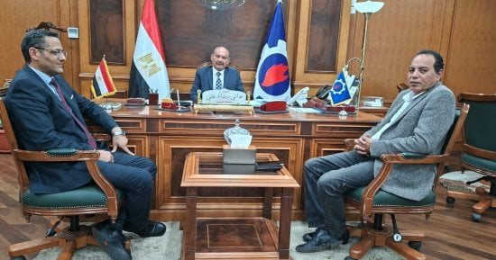 محافظ السويس ونقيب الصحفيين يؤكدان دور الإعلام الوطني فى حماية الوعي