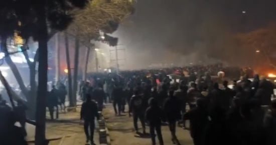 إيران تعدم اثنين لإدانتهما بقتل 4 شرطيين خلال احتجاجات يناير بأصفهان