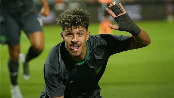 الدوري المصري الممتاز عاطف هدف الانتصار في الدقيقة الرابعة من الوقت بدل الضائع.