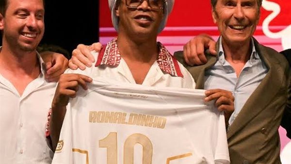عاد من الاعتزال.. نادي إيطالي يكشف مشاركة مرتقبة لـ "رونالدينيو" في الدوري