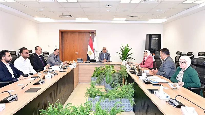وزير الري يوجه بتسريع طرح أراضي الوزارة للاستثمار وتوفير فرص عمل للشباب
